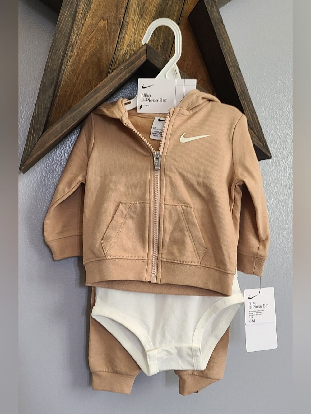 Nike Size 6 Months Zip Hoodie & Bodysuit And Joggers Set in Beige & White